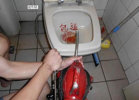 每天都(dōu)要使用的馬桶堵了怎麼(me)辦?怕什麼(me),這(zhè)幾招幫你輕松解決!