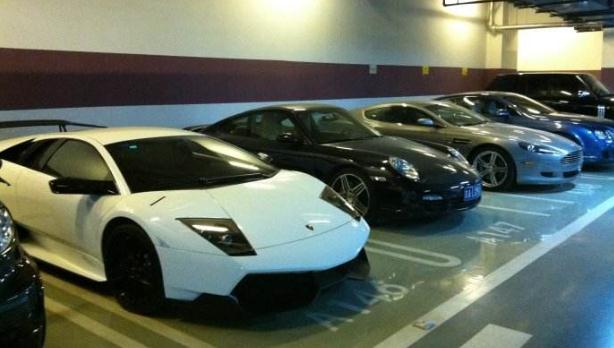 地下車庫地面(miàn)清洗用什麼(me)款式洗地機好(hǎo)？